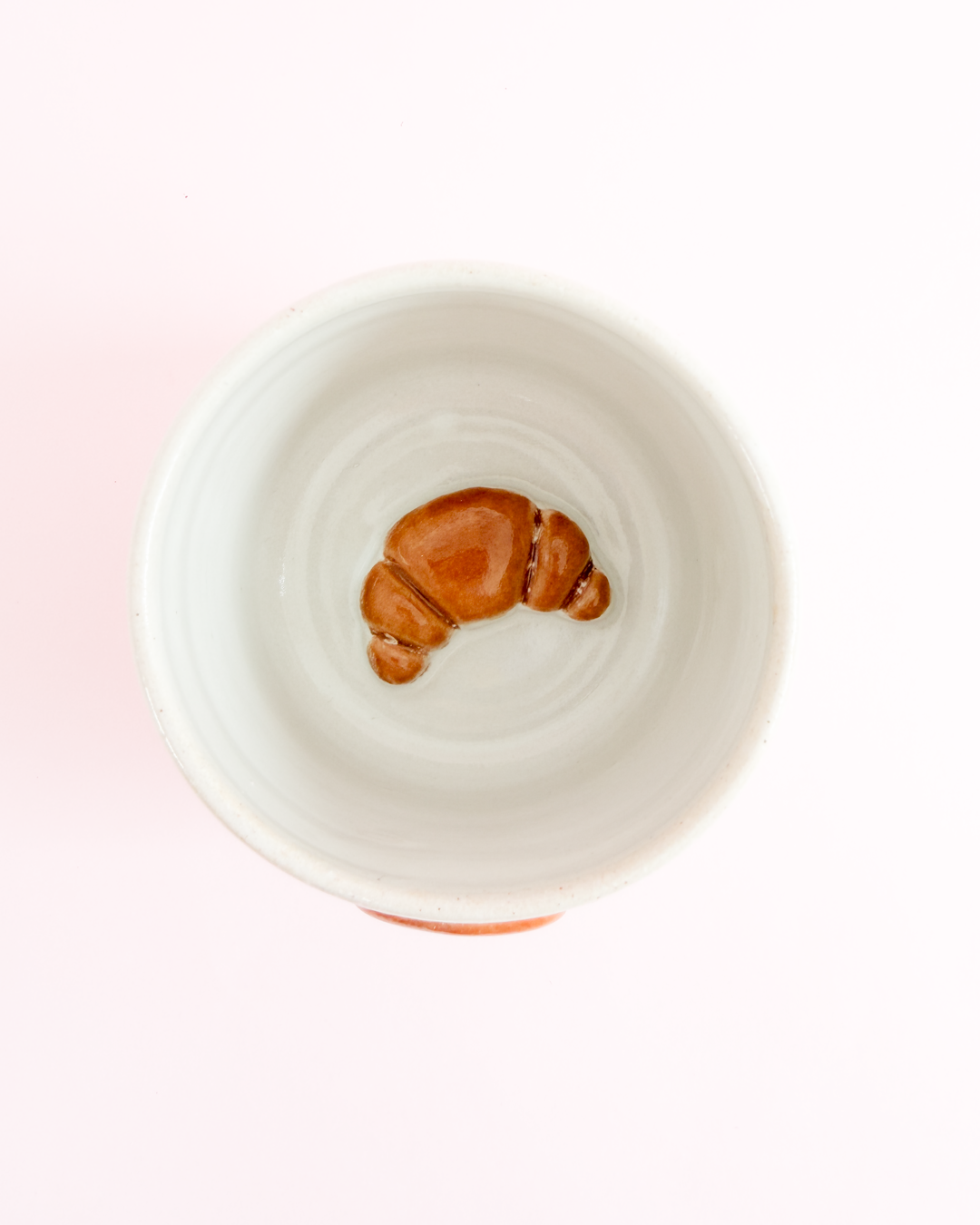 Croissant-kop med hvid glasur
