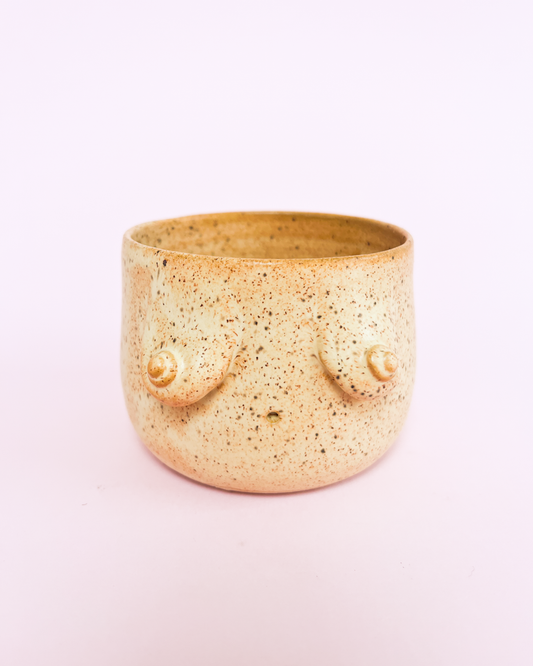 Brystkop i beige glasur
