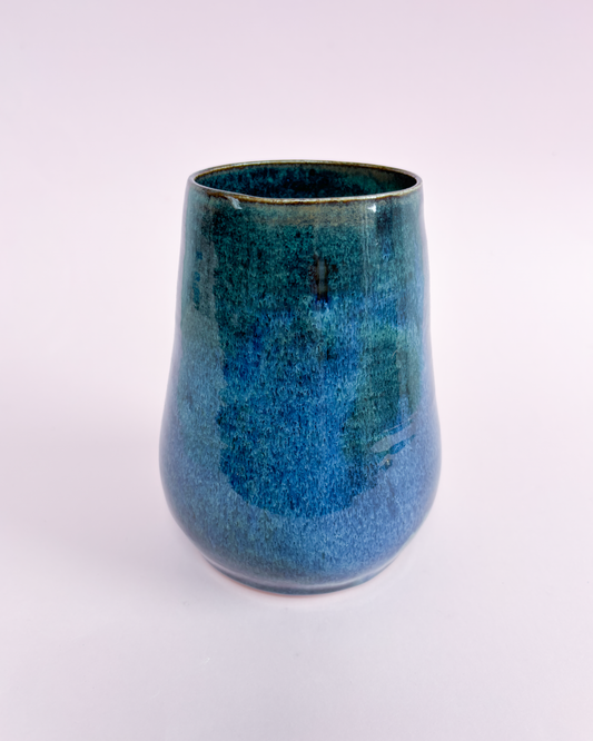 Vase i havblå glasur